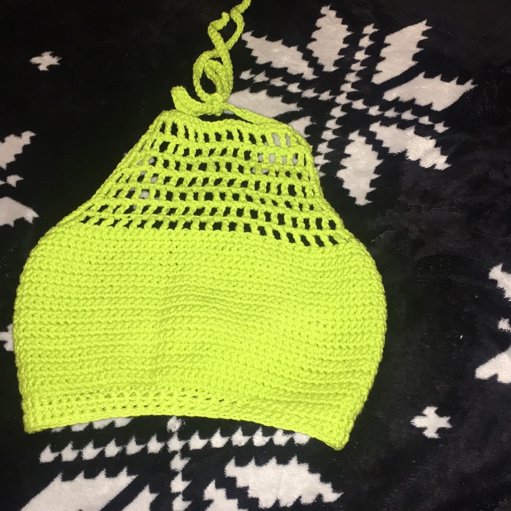 CROP TOP